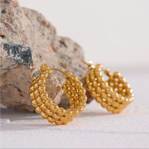 #27 NEW Unique Gold Hoop Earrings E83 - Picture 1 of 7